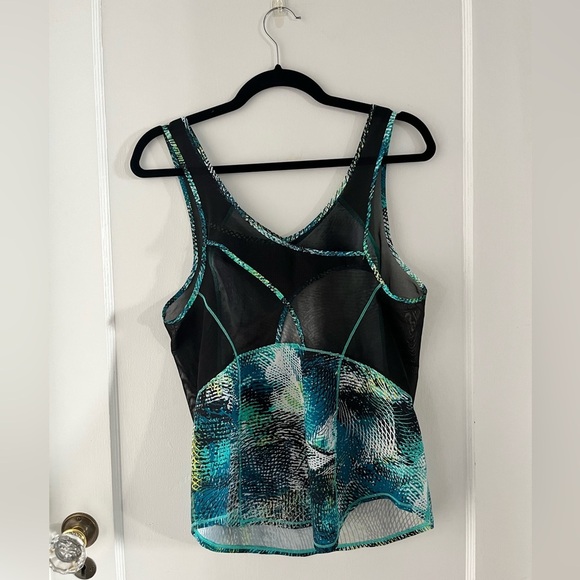 Lululemon 2016 SeaWheeze Limited Edition Tank – Size Unknown (P2P ~17.5”) - Picture 2 of 3